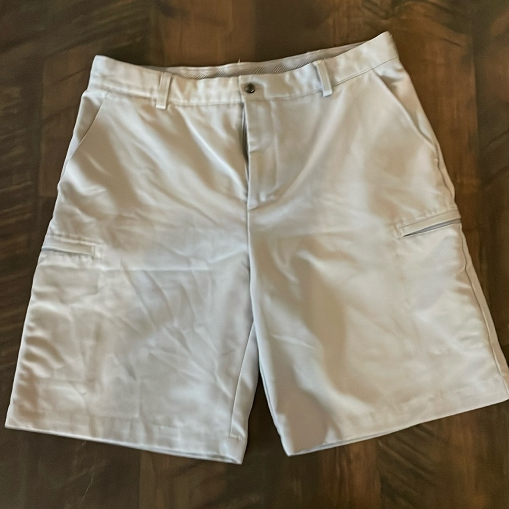 Men’s IZOD golf shorts grey size 34